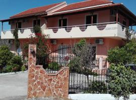 Kokkinos Apartments, hotell i Arillas