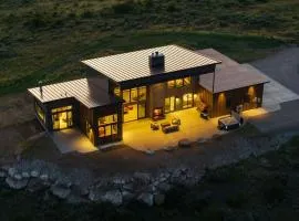 Luxury Retreat Epic Views & Hot Tub