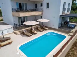 Elegant Holiday House 3D by the Sea with pool and included breakfast