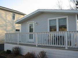 Pet Friendly Cottage walk to beach!, villa i Rehoboth Beach