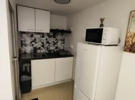 Studio plain-pied entrée privée et parking gratuit