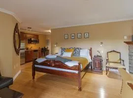 Ski Retreat, Steps to Slopes, Balcony, Fireplace