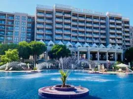 ROYAL BEACH - Private Apartments - Center of Sunny Beach