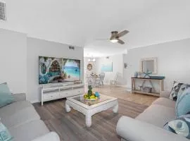 Amazing Heated Pool House Close to Beaches