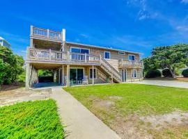 Steps to Beach Bright Emerald Isle Retreat
