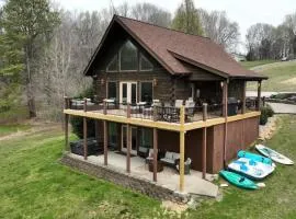 Tucked Away on the Ridge - Quiet Fall Lake Retreat