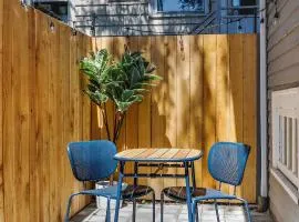 Stylish Daylight Basement Apartment- Patio + Grill