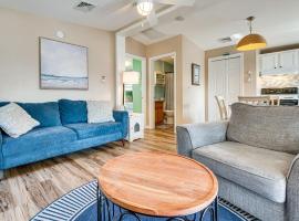 Charming Coastal Cottage with Pool Access!, ξενοδοχείο με σπα σε Wells