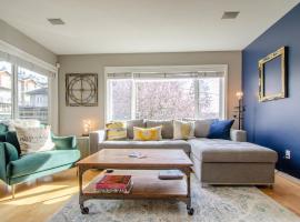 Gorgeous Queen Anne Townhouse - Rooftop Deck!, cottage in Seattle