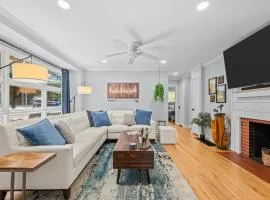 New Owners! Downtown Corner Cottage-Pet Friendly