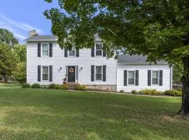 Private Neighborhood Getaway - Big Backyard & Game Room