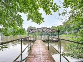 Delma's Haven in Cadiz - Deck & Lake Access