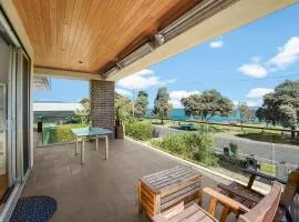 Water Front at Geelong Holiday K Villa