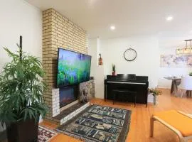 Rocky Mtn Escape-3 bdrm-near shops, dining, UofC