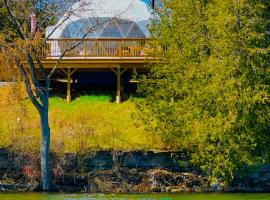 Sky Geo Dome on the Lake, hotel em Yarker