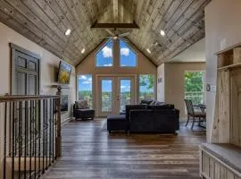 Broadview, River, Golf Course, Games, free Attraction Tickets, Hot Tub, WIFI!!!