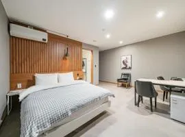 Hotel AND