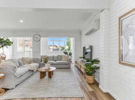 Lower Lvl Boyd- Sunny Coastal Home - Pet Friendly, hotel in Tweed Heads