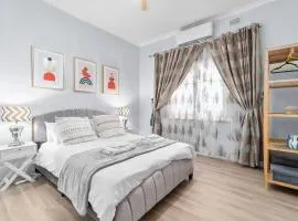 Stylish Three Bedroom Unit Close to CBD