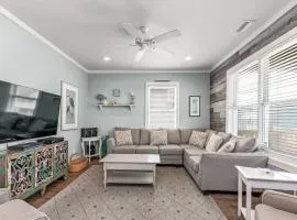 Beachside Getaway- Jacuzzi Fire Pit 3-Min Walk to Beach