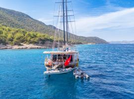 Life is Life, barco en Bodrum