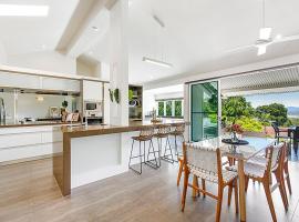 Prime Location, Views & Sunsets, Walk to Hastings, hotel in Noosa Heads