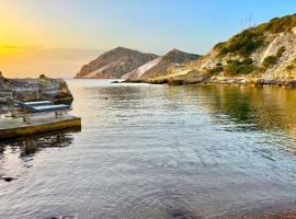 Utopia boutique villa on-in the water between 2 seas ideal 5 people, hotel i Areti