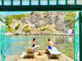 Utopia boutique villa on-in the water between 2 seas ideal 5 people