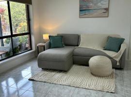 Aquawaters Beach House - 5 min walk to beach, hotel v destinaci Safety Beach