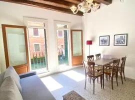 Quiet apartment with canal view