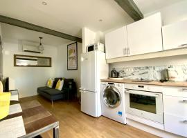 The cozy! Air-conditioned city centre with one bedroom, hotel v Montpellier