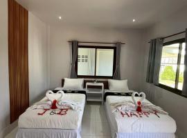 J&B House, hotel en Nai Yang Beach
