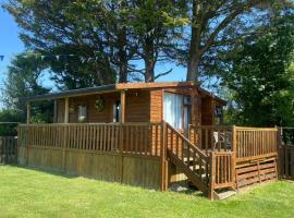 Lakeside Lodge - Castlemartyr - Sleeps 4, hotel v destinaci Castlemartyr