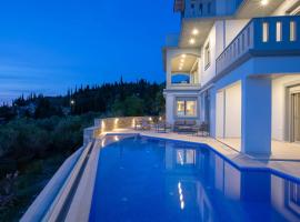 Emilia Villas, hotel com banheiras de hidromassagem em &Aacute;yios Nik&iacute;tas