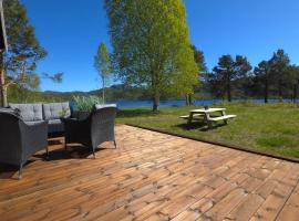 Storliholmen with 170m freshwater line and trout fishing rights, hotel en Sandvika