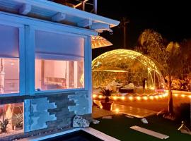 Bubble World Wild Love, hotel ad Adelfia