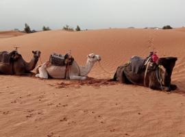 Desert Campo, ξενοδοχείο σε Oulad Akkou
