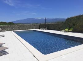 Petit gîte et Grande piscine, Hotel in Blauvac