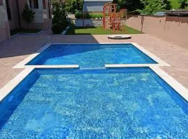 Larso Lux, free swimming pools