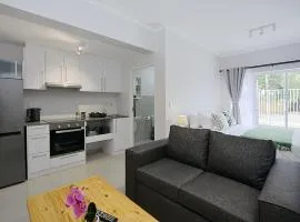 Apartment-Bachelor-Leetch Views