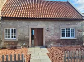 Cosy country cottage beside Ancient Woodlands