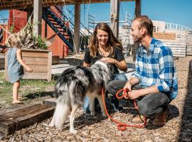 Basecamp Tiny House Eco-resort IJmuiden, viešbutis mieste Eimeidenas