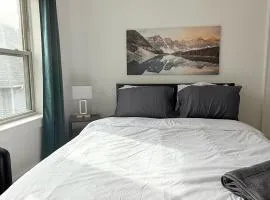 Downtownrochesterretreatstylishstudiowithkitchen