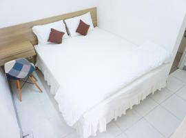 The Villa Tembalang, hostel in Srondolwetan