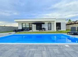 Klimatizovaný Apartmánový dom s bazénom, 10B