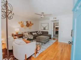 Cowboy Den-Hot Tub-Game Room-Pet Friendly-No Pet Fees!