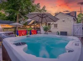 Historic District - Hot Tub - Walk to Forsyth Park