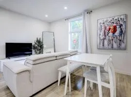 The NDG Escape Prime Location and Cozy Stay
