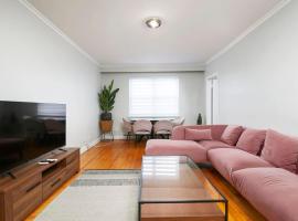 Beautiful 2BR on Walkley，位于蒙特利尔的酒店