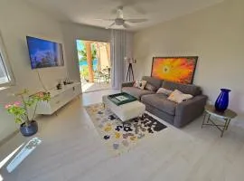 Specious 2 bedroom in Pelican Key near the beach